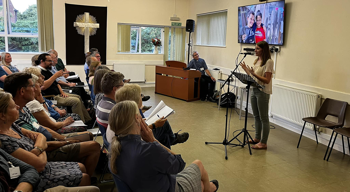 Steve &amp; Lindsey Poulson tour the UK